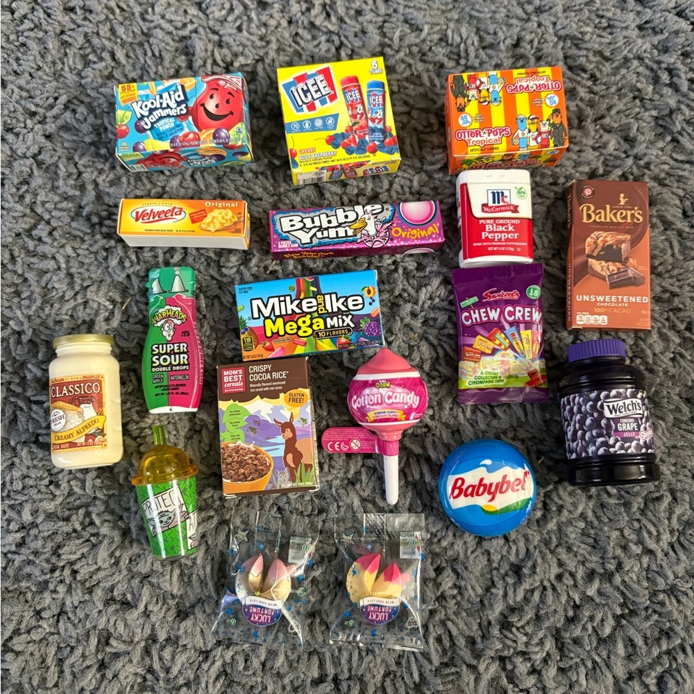 NWOT Mini Brands 18 mini food items